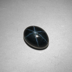 Saphir étoilé bleue naturelle coupe ovale, 2,44 ct, opaque
