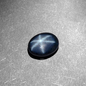 Saphir étoilé bleue naturelle coupe ovale, 1,44 ct, opaque