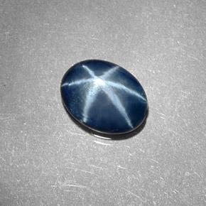 Saphir étoilé bleue naturelle coupe ovale, 1,30 ct, opaque