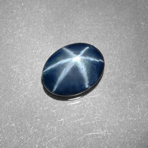 Saphir étoilé bleue naturelle coupe ovale, 1,30 ct, opaque