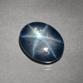 Saphir étoilé bleue naturelle coupe ovale, 4,24 ct, opaque