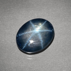 Saphir étoilé bleue naturelle coupe ovale, 4,24 ct, opaque