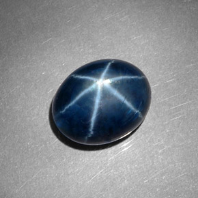 Saphir étoilé bleue naturelle coupe ovale, 8,60 ct, opaque