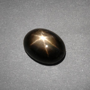 Saphir Étoilé Noire naturelle Coupe ovale, 4.30 ct, Opaque
