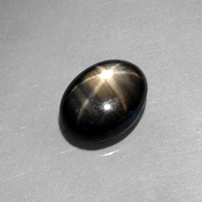 Saphir Étoilé Noire naturelle Coupe ovale, 1.93 ct, Translucide