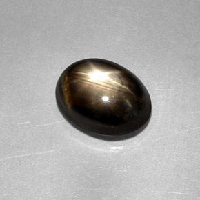 Saphir étoilé noir naturelle coupe ovale, 2,27 ct, opaque