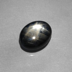 Saphir étoilé noir naturelle coupe ovale, 1,98 ct, opaque
