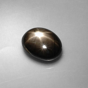Saphir étoilé noir naturelle coupe ovale, 1,75 ct, opaque