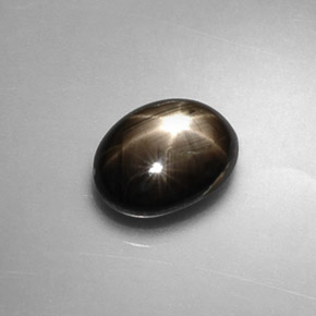Saphir étoilé noir naturelle coupe ovale, 1,75 ct, opaque