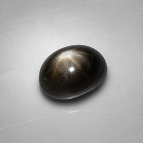 Saphir étoilé noir naturelle coupe ovale, 2,48 ct, opaque