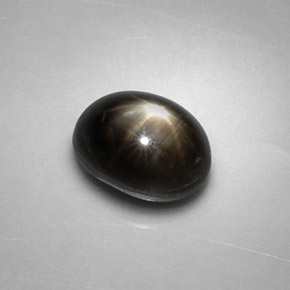 Saphir étoilé noir naturelle coupe ovale, 2,48 ct, opaque