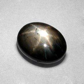 Saphir étoilé noir naturelle coupe ovale, 2,30 ct, opaque