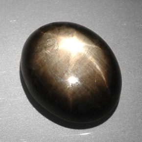 Saphir étoilé noir naturelle coupe ovale, 7,90 ct, opaque