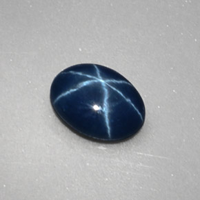 Saphir étoilé bleue naturelle coupe ovale, 1,04 ct, opaque