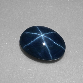 Saphir étoilé bleue naturelle coupe ovale, 1,85 ct, translucide