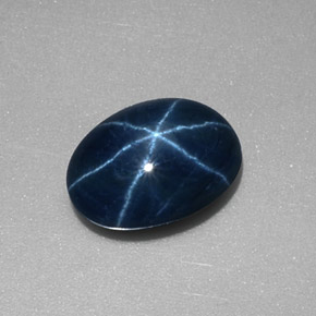 Saphir étoilé bleue naturelle coupe ovale, 1,85 ct, translucide