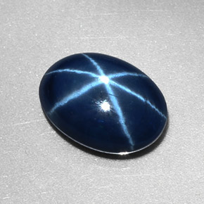 Saphir étoilé bleu naturelle coupe ovale, 2,57 ct, opaque