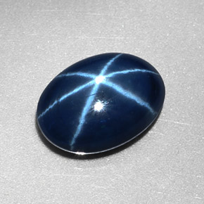 Saphir étoilé bleu naturelle coupe ovale, 2,57 ct, opaque