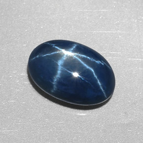 Saphir étoilé bleue naturelle coupe ovale, 2,55 ct, opaque