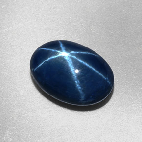Saphir étoilé bleue naturelle coupe ovale, 2,27 ct, opaque