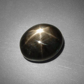 Saphir étoilé noir naturelle coupe ovale, 5,75 ct, opaque