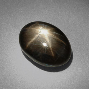 Saphir étoilé noir naturelle coupe ovale, 9,00 ct, opaque