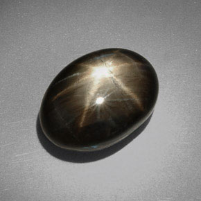 Saphir étoilé noir naturelle coupe ovale, 9,00 ct, opaque