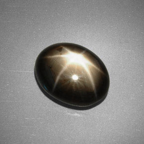 Saphir étoilé noir naturelle coupe ovale, 5,08 ct, opaque