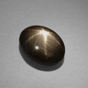 Saphir étoilé noir naturelle coupe ovale, 6,35 ct, opaque