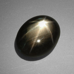 Saphir étoilé noir naturelle coupe ovale, 11,40 ct, opaque