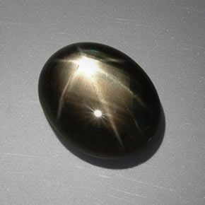 Saphir étoilé noir naturelle coupe ovale, 11,40 ct, opaque