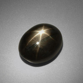 Saphir étoilé noir naturelle coupe ovale, 9,92 ct, opaque