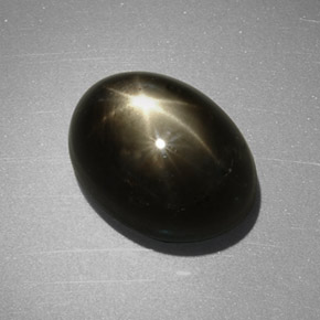 Saphir étoilé noir naturelle coupe ovale, 7,55 ct, opaque
