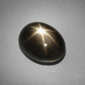 Saphir étoilé noir naturelle coupe ovale, 5,66 ct, opaque