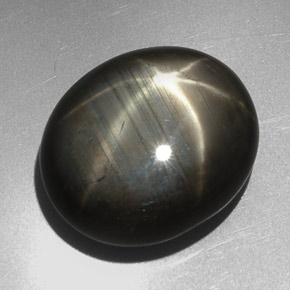 Saphir étoilé noir naturelle coupe ovale, 27,29 ct, opaque