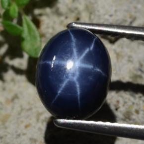 Saphir étoilé bleue naturelle coupe ovale, 4,81 ct, opaque