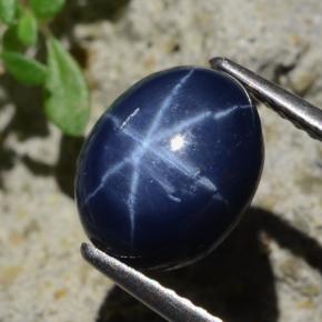 Saphir étoilé bleue naturelle coupe ovale, 4,81 ct, opaque