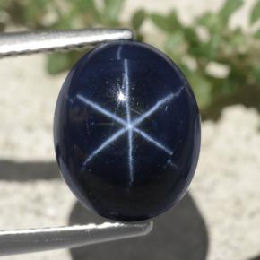 Saphir étoilé bleue naturelle coupe ovale, 6,88 ct, opaque