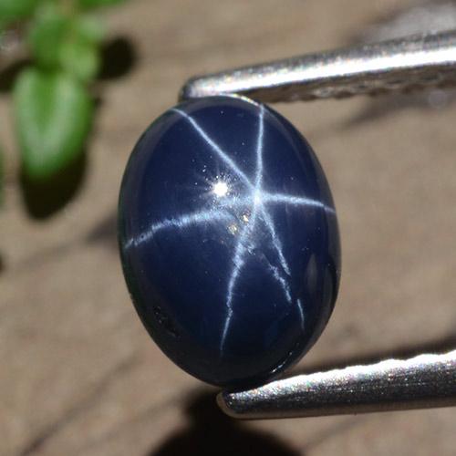 Saphir étoilé bleue naturelle coupe ovale, 1,58 ct, opaque