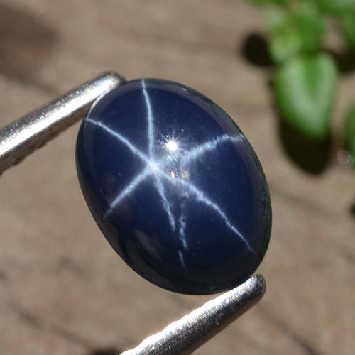 Saphir étoilé bleue naturelle coupe ovale, 1,58 ct, opaque