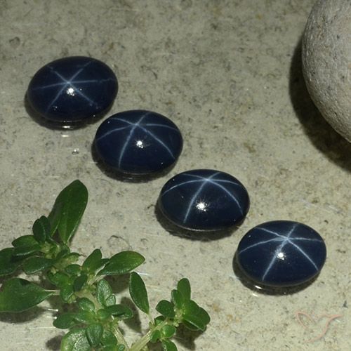 Shop natural 3.36ct Bleu foncé Saphir étoilé gems, ovale, from Thaïlande at GemSelect. In stock, global shipping!