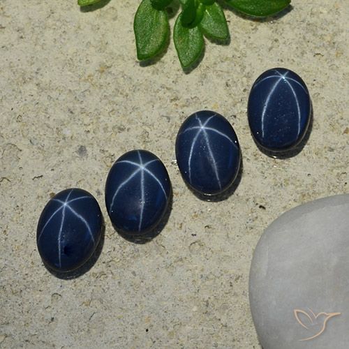 Shop natural 3.89ct Bleu foncé Saphir étoilé gems, ovale, from Thaïlande at GemSelect. In stock, global shipping!