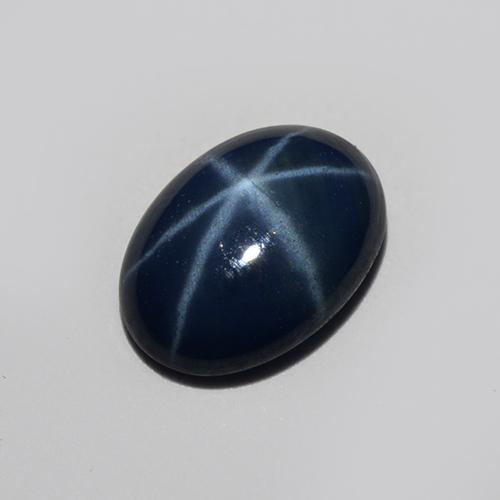 Saphir étoilé bleue naturelle coupe ovale, 0,85 ct, translucide