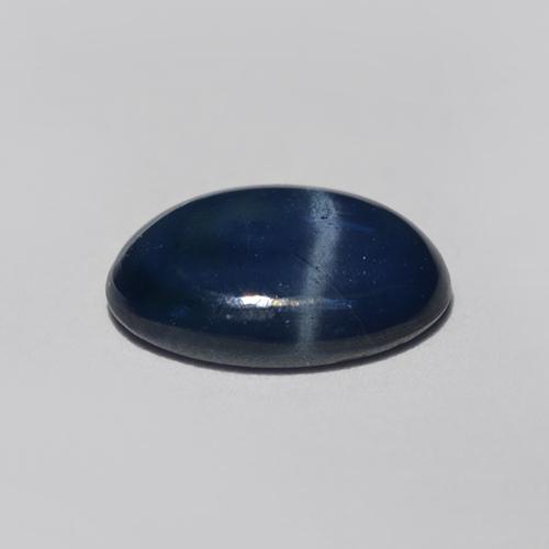 Saphir étoilé bleue naturelle coupe ovale, 0,85 ct, translucide