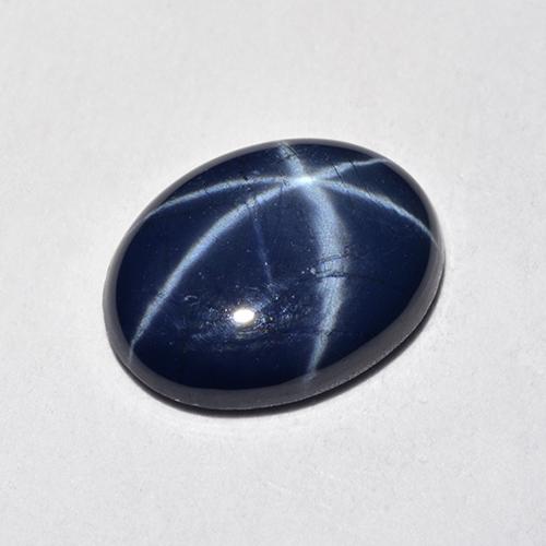 Saphir étoilé bleue naturelle coupe ovale, 2,57 ct, translucide