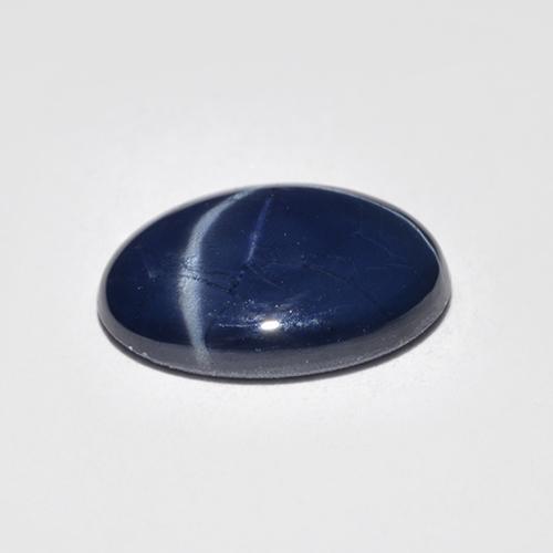 Saphir étoilé bleue naturelle coupe ovale, 2,57 ct, translucide