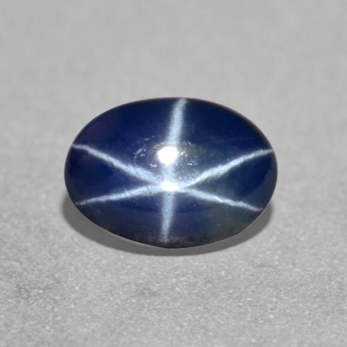 Saphir étoilé bleue naturelle coupe ovale, 1,26 ct, translucide