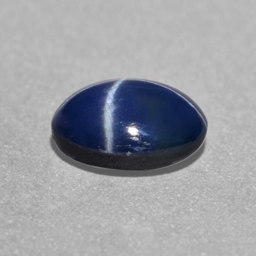 Saphir étoilé bleue naturelle coupe ovale, 1,26 ct, translucide