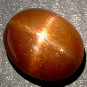 Pierre de soleil étoilée marron naturelle coupe ovale, 27,65 ct, opaque