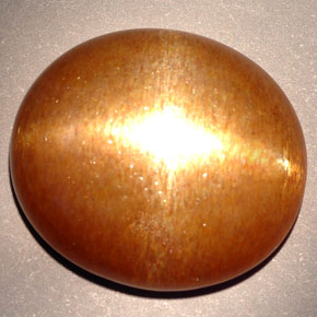 Pierre de soleil étoilée marron doré naturelle coupe ovale, 23,28 ct, opaque